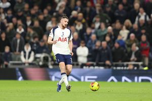 Liverpool - Tottenham, derby în Premier League » Radu Drăgușin este anunțat titular