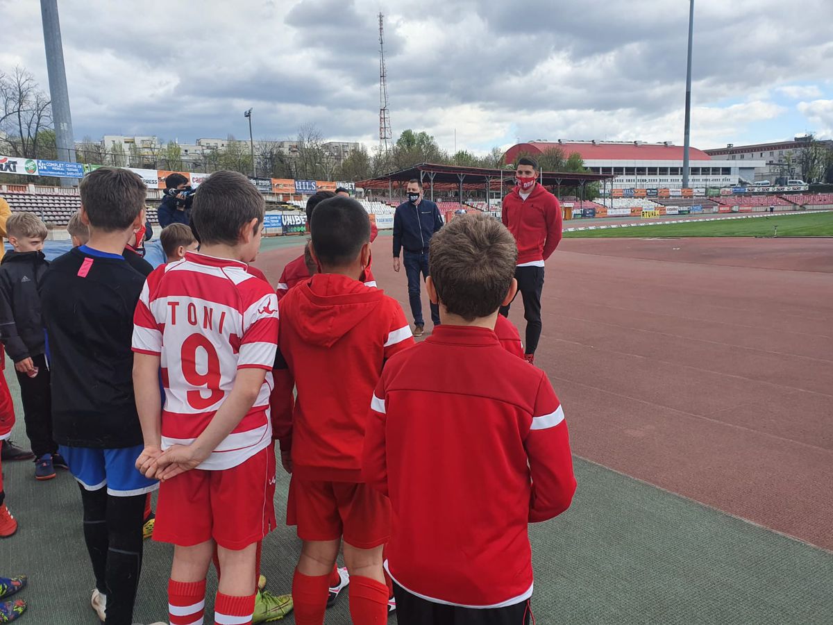 Mihai Eșanu a participat la o acțiune cu juniorii lui Dinamo și a vorbit despre pericolul retrogradării: „La meciuri nu facem ce ne propunem la antrenamente”