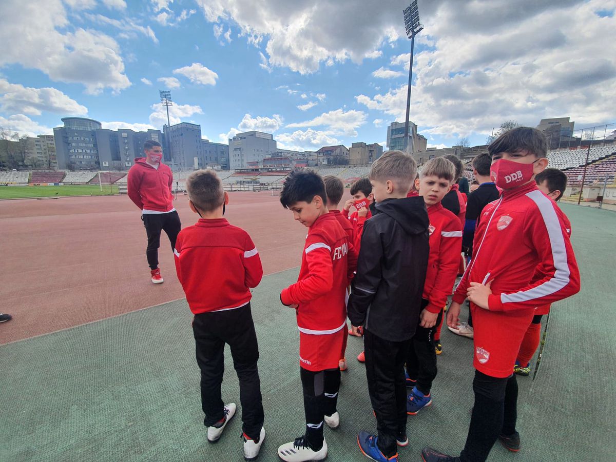 E antrenor la Dinamo, dar nu are milă de jucători: „Lipsiți de valoare, fără determinare. Sunt revoltat!”