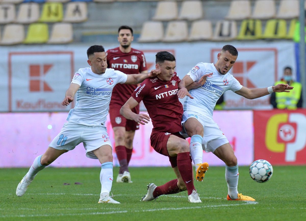 Ciprian Deac a cerut penalty în Supercupa CFR Cluj - FCSB! Radunovic „l-a luat pe sus” în careu