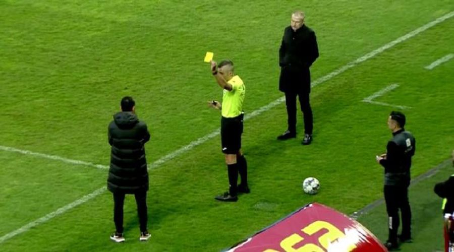 Fază controversată în Supercupă: CFR a cerut penalty, Radu Petrescu a dat „galben” pentru simulare » Iordănescu și Petrea s-au luat la ceartă!