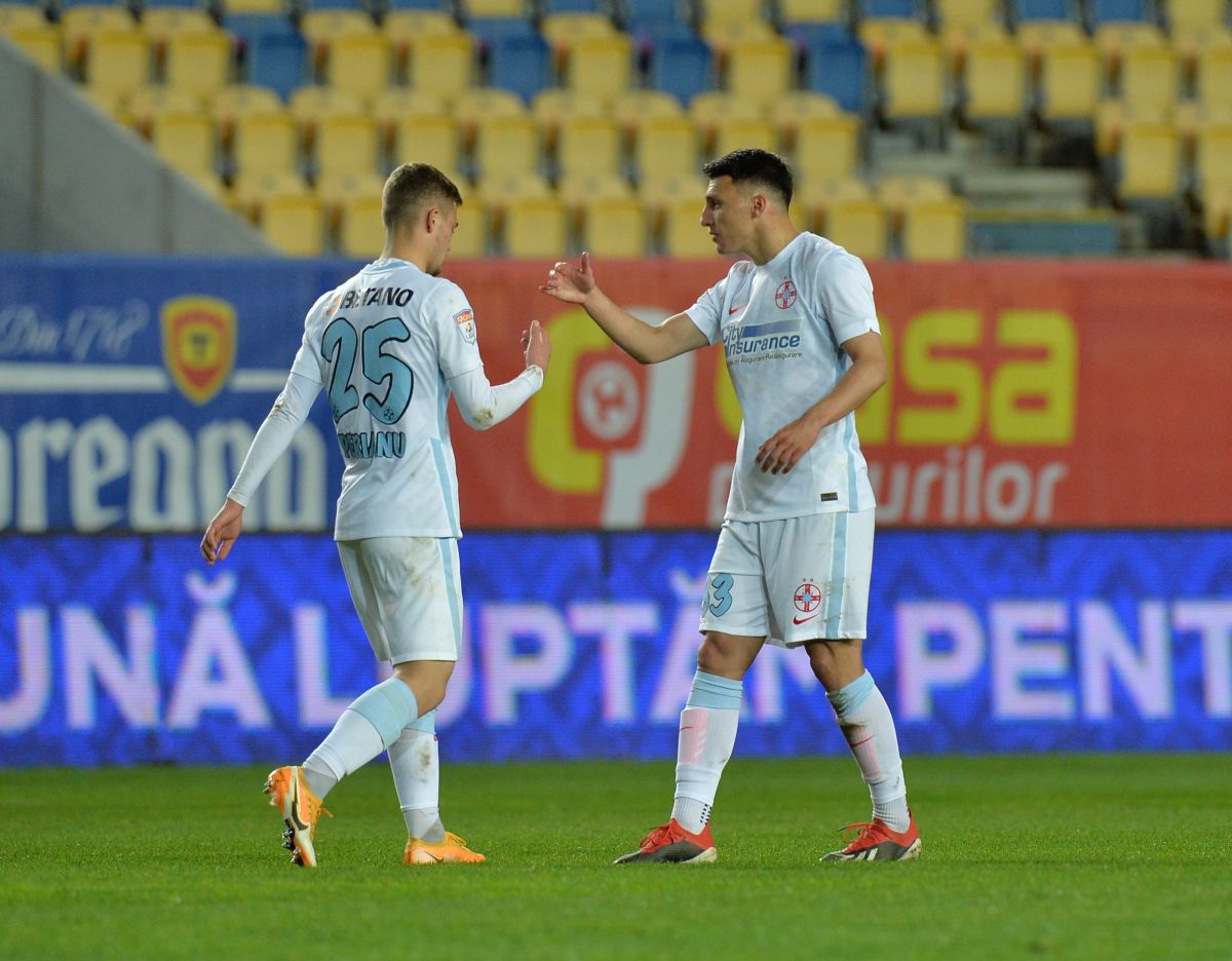 Fază controversată în Supercupă: CFR a cerut penalty, Radu Petrescu a dat „galben” pentru simulare » Iordănescu și Petrea s-au luat la ceartă!