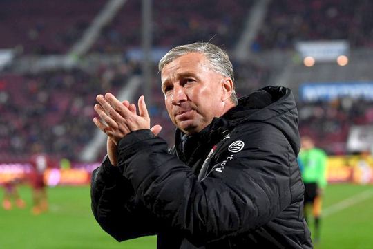 Dan Petrescu a debutat ca antrenor în Liga 1 pe banca Rapidului, în sezonul 2003- 2004