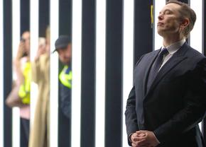 Fanii lui Manchester sunt disperați și au făcut apel la Elon Musk: „Cumpără United!”