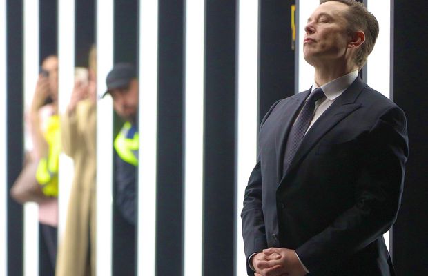 Fanii lui Manchester sunt disperați și au făcut apel la Elon Musk: „Cumpără United!”