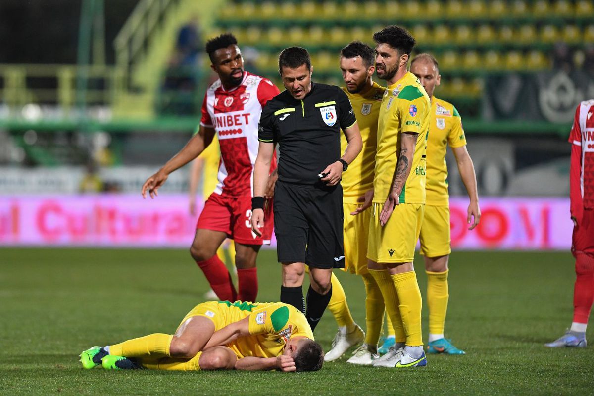 Dusan Uhrin, nervos după ce a dus-o pe Dinamo la baraj: „Nu e posibil așa ceva!”