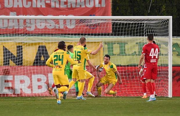 Ciuca bătăilor cu Mioveni! Dinamo s-a prăbușit pe final și e matematic la baraj