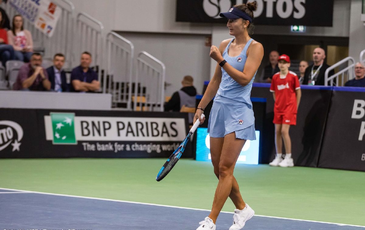 Polonia - România 2-0, după prima zi în Billie Jean King Cup: Begu, învinsă de Linette. Buzărnescu, nicio șansă în fața lui Swiatek