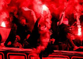 Imagini grotești din Belgia » Ultrașii lui Charleroi au aruncat cu șobolani în suporterii rivalei Standard Liege