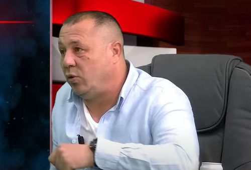 Fostul atacant al naționalei României, Adrian Ilie (49 de ani), a povestit cum fratele lui, Sabin Ilie (48 de ani), la rândul lui fost jucător, a bătut un polțist pe vremea când era fotbalist la Steaua.