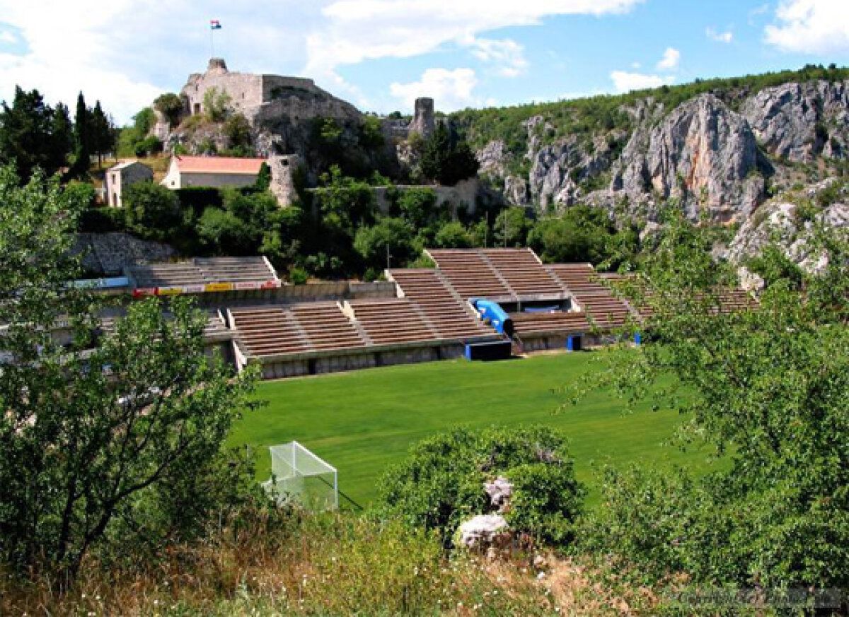 Cele mai ciudate stadioane din lume » Recunoști vreunul?