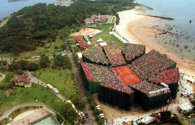 Arena sportivă intrată în istorie! Imagini uimitoare de la malul mării