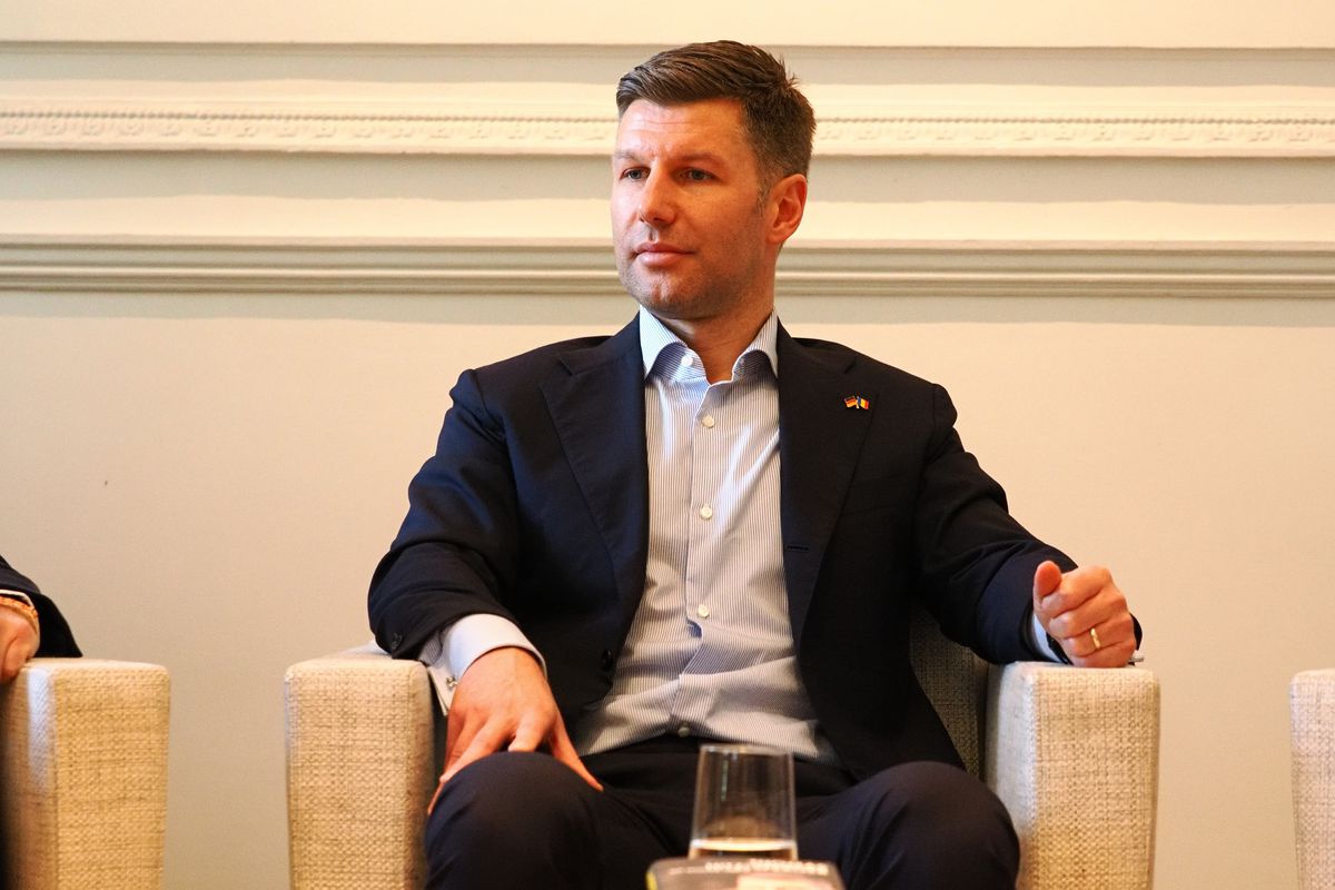 Fostul internațional neamț, conferință alături de ambasadorul Germaniei de la București: „Sunt optimist că România va trece mai departe de grupe la EURO”