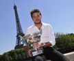 Stan Wawrinka pozând cu trofeul de la Roland Garros 2015 FOTO Imago Images