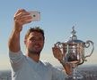 Sran Wawrinka și un selfie cu trofeul de la US Open 2017 FOTO Imago Images