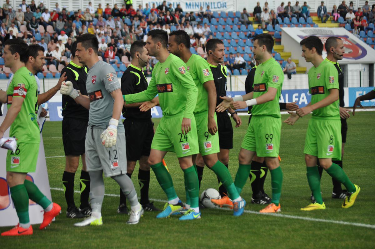 Fostul dinamovist este abonat la contracte cu Primăria la care a fost angajată soția lui! Cel mai mare valorează 1,6 milioane €