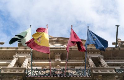 Cum navighezi sistemul juridic al țării în care te-ai mutat