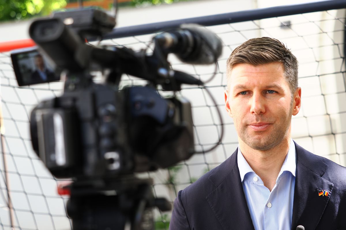 Fostul internațional neamț, conferință alături de ambasadorul Germaniei de la București: „Sunt optimist că România va trece mai departe de grupe la EURO”