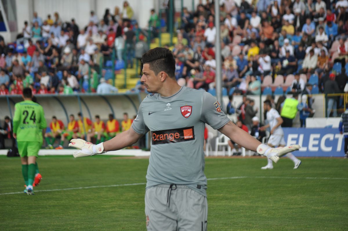 Fostul dinamovist este abonat la contracte cu Primăria la care a fost angajată soția lui! Cel mai mare valorează 1,6 milioane €