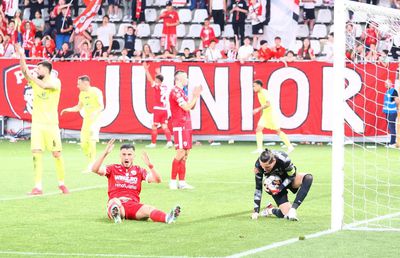 Moștenitorul tricoului purtat de Dumitrache, Niculescu și Cămătaru are o statistică ȘOCANTĂ