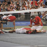 Roger Federer și Stan Wawrinka sărbătorind câștigarea medaliei de aur la Beijing 2008 FOTO Imago Images