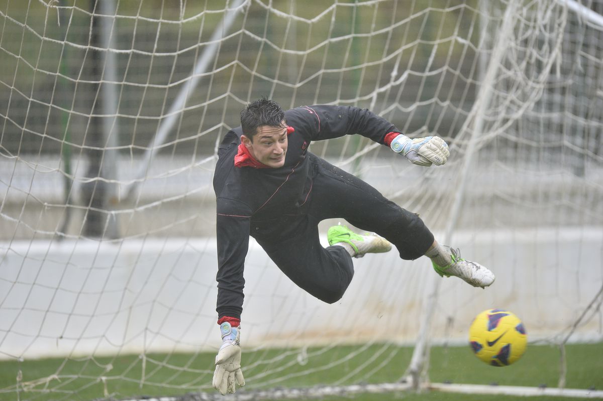 Fostul dinamovist este abonat la contracte cu Primăria la care a fost angajată soția lui! Cel mai mare valorează 1,6 milioane €