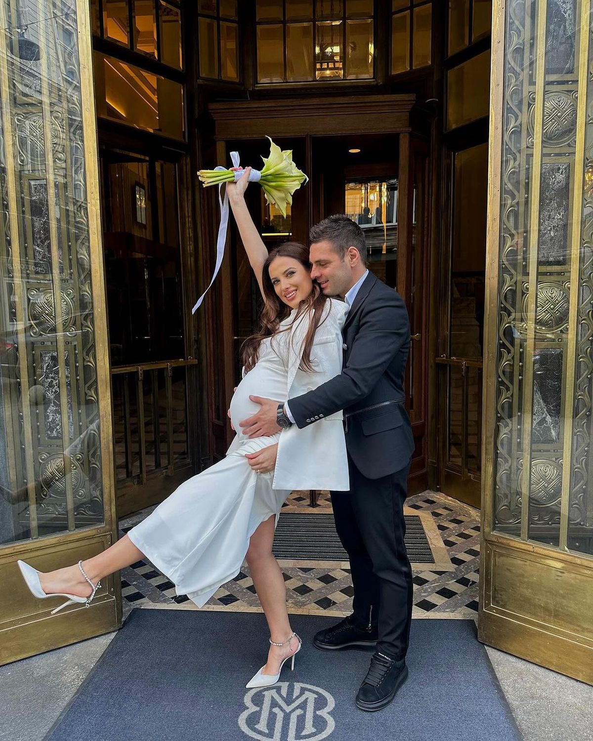 GALERIE FOTO Ea e BOMBA sexy pentru care Adi Popa a divorțat! Imagini incendiare din vacanță, de pe o insulă pustie