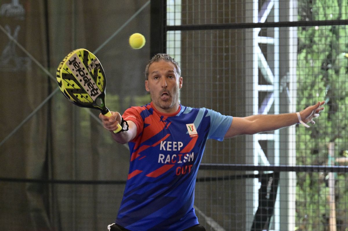 Gianluca Zambrotta abia mai poate umbla din cauza strâmbării teribile a picioarelor!