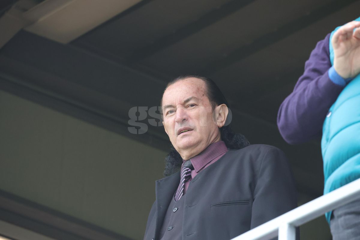 Cum arată acum controversatul Miron Cozma » A fost în tribune la Voluntari - FC Argeș, lângă oficialul FRF