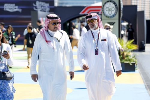 Prințul Khalid bin Sultan Al-Abdullah Al-Faisal (stânga) / Foto: Imago