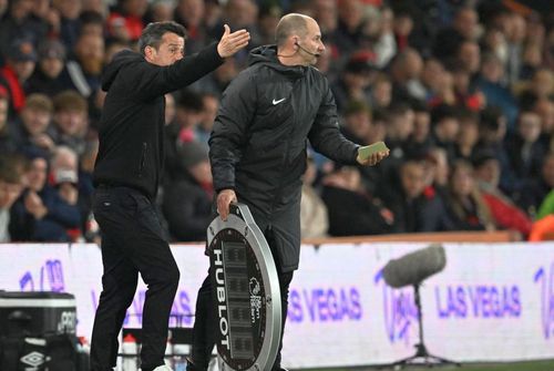 Marco Silva și arbitrul Tim Robinson / Foto: Imago Images