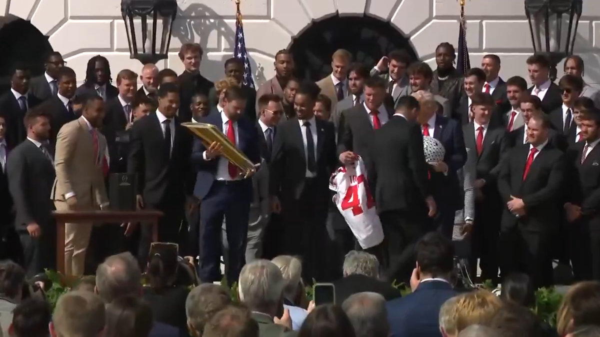 Moment penibil cu JD Vance, sub ochii lui Donald Trump » A comis-o ca Florin Talpan!