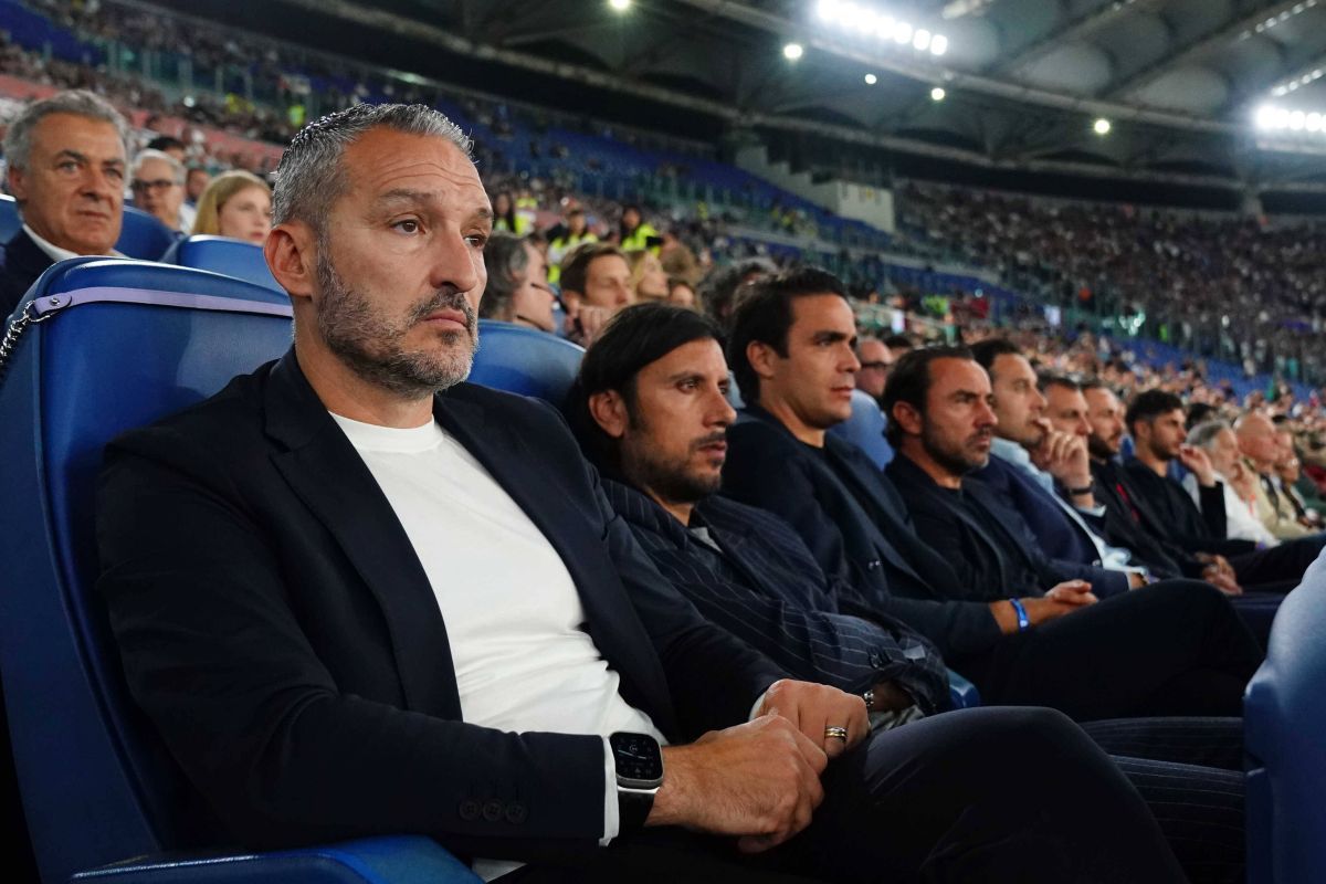 Gianluca Zambrotta abia mai poate umbla din cauza strâmbării teribile a picioarelor!