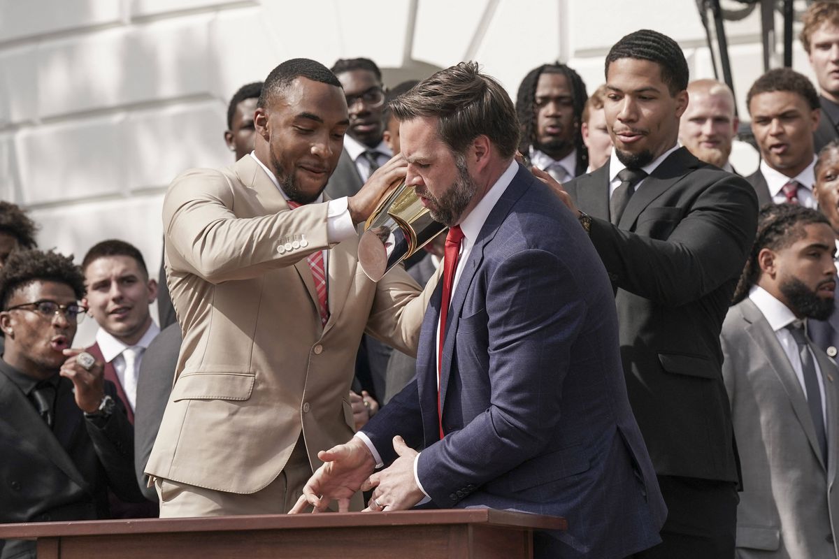 Moment penibil cu JD Vance, sub ochii lui Donald Trump » A comis-o ca Florin Talpan!