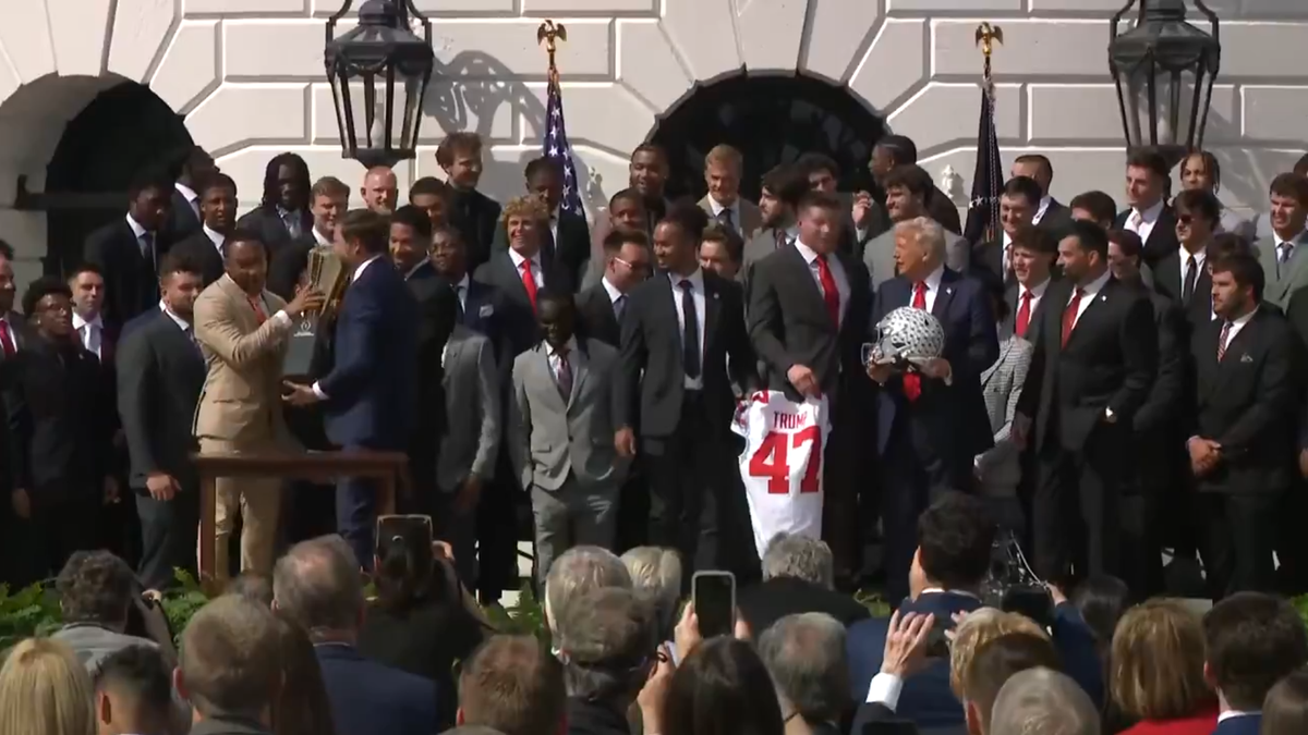 Moment penibil cu JD Vance, sub ochii lui Donald Trump » A comis-o ca Florin Talpan!