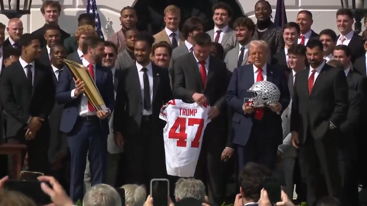 Moment penibil cu JD Vance, sub ochii lui Donald Trump » A comis-o ca Florin Talpan!