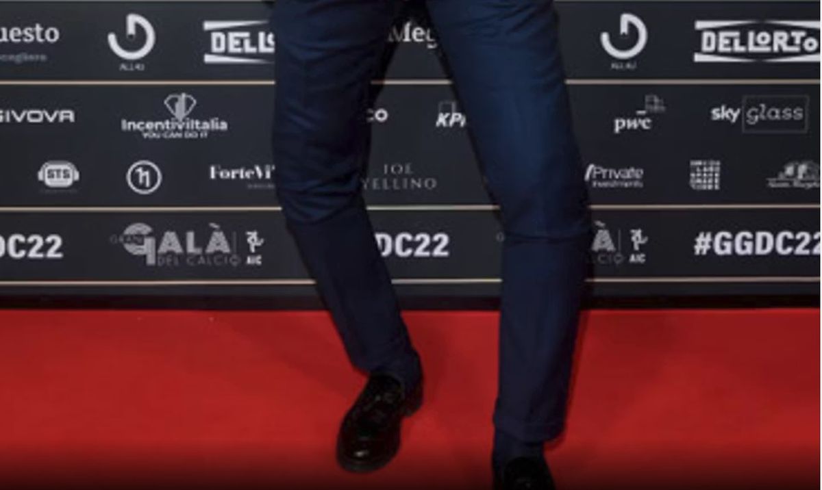 Gianluca Zambrotta abia mai poate umbla din cauza strâmbării teribile a picioarelor!