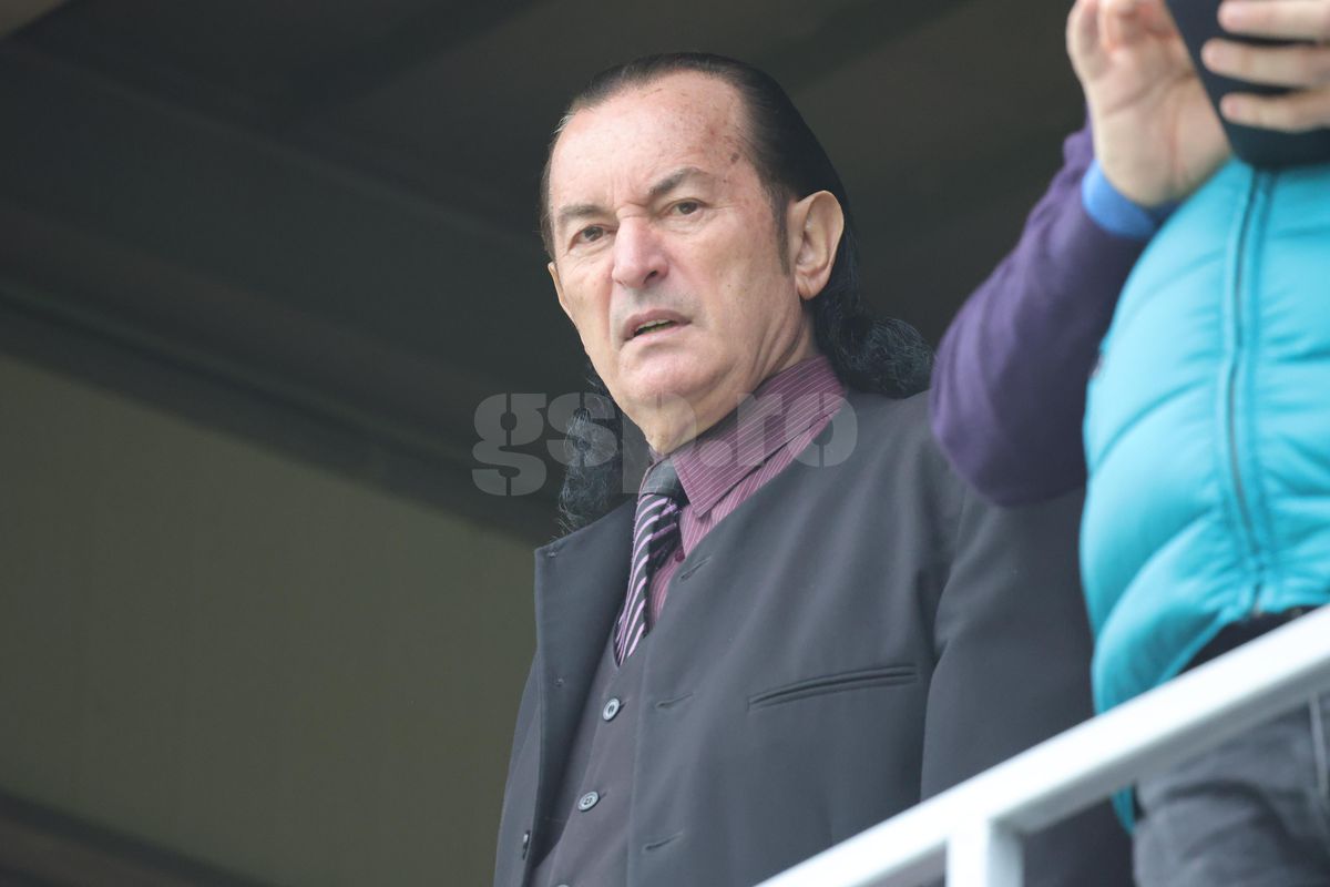 Cum arată acum controversatul Miron Cozma » A fost în tribune la Voluntari - FC Argeș, lângă oficialul FRF