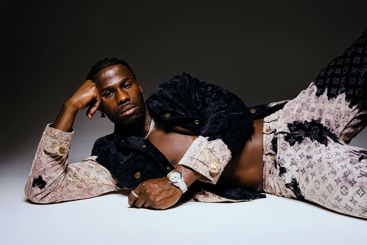 Un vârf de renume, acuzat de soție: „Avea 4 telefoane, cu 200 de femei împărțite pe continente”