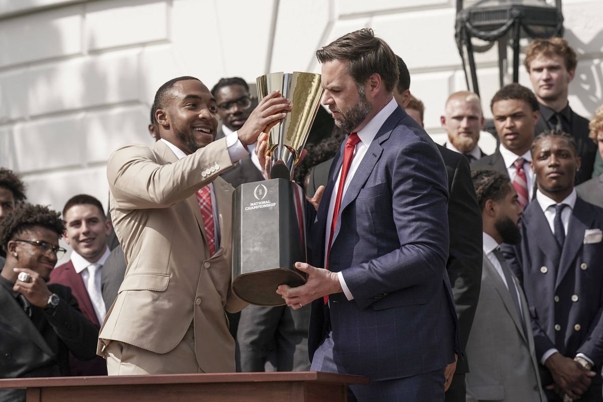 Moment penibil cu JD Vance, sub ochii lui Donald Trump » A comis-o ca Florin Talpan!