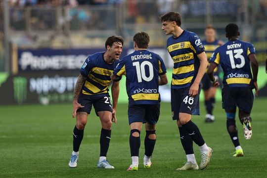 Giovanni Leoni (dreapta) sărbătorește golul marcat pentru Parma de Adrian Bernabe în remiza cu Inter (2-2) / Foto: Imago