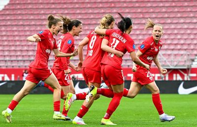 Momente halucinante la un meci de fotbal! S-a dat drept medic și a cerut lenjeria intimă a jucătoarelor pentru un control antidoping