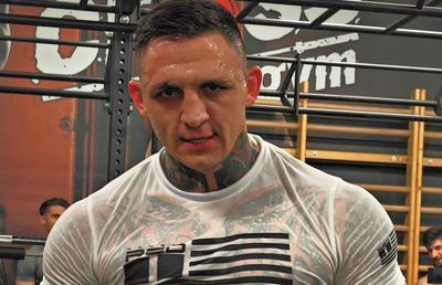 A luptat o repriză, apoi a rămas în colțul lui și a refuzat să continue » Criticat dur de fanii MMA, luptătorul a explicat ce s-a întâmplat