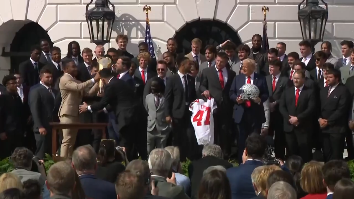 Moment penibil cu JD Vance, sub ochii lui Donald Trump » A comis-o ca Florin Talpan!