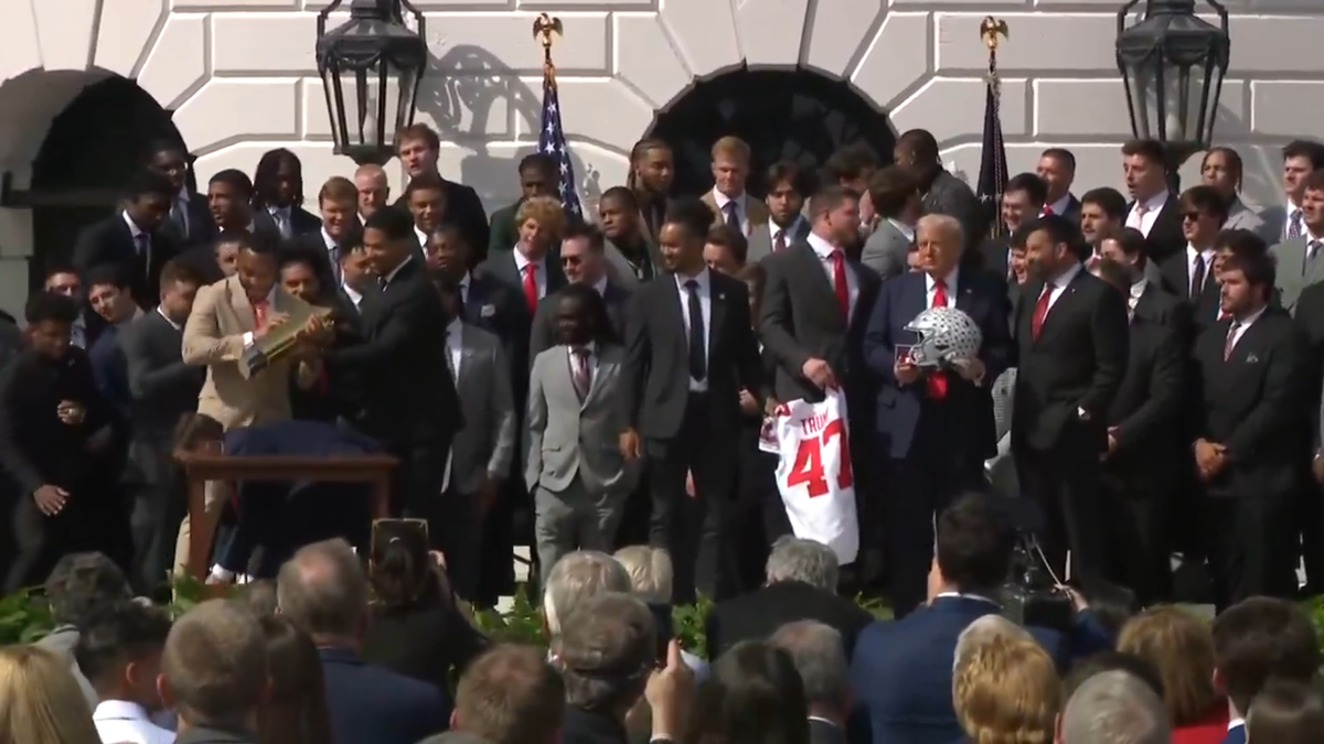 Moment penibil cu JD Vance, sub ochii lui Donald Trump » A comis-o ca Florin Talpan!