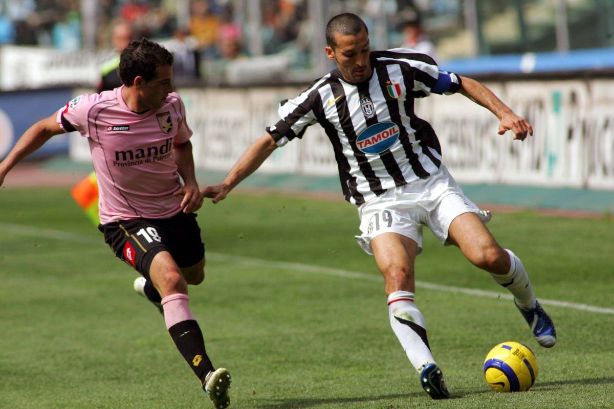 Gianluca Zambrotta abia mai poate umbla din cauza strâmbării teribile a picioarelor!