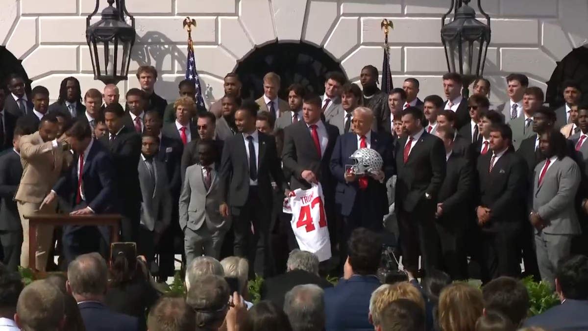 Moment penibil cu JD Vance, sub ochii lui Donald Trump » A comis-o ca Florin Talpan!