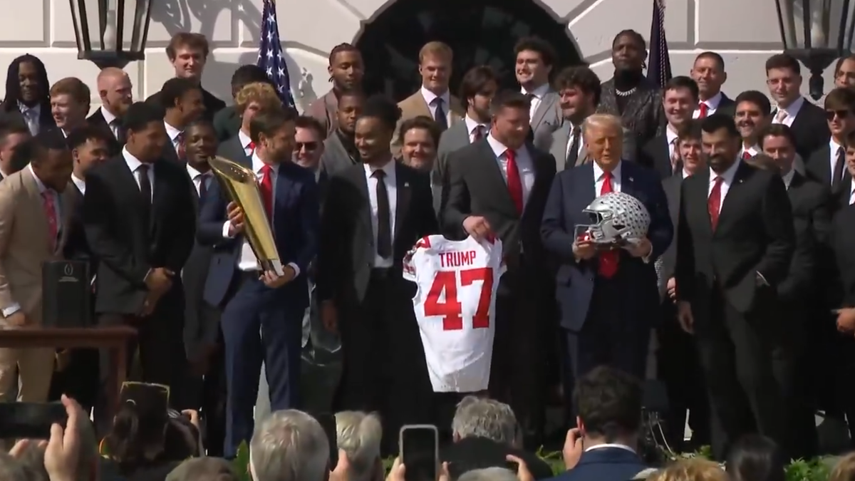 Moment penibil cu JD Vance, sub ochii lui Donald Trump » A comis-o ca Florin Talpan!