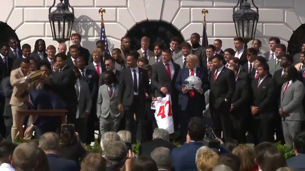 Moment penibil cu JD Vance, sub ochii lui Donald Trump » A comis-o ca Florin Talpan!