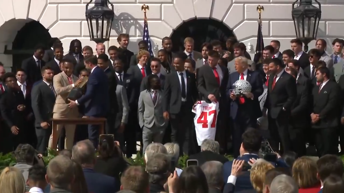 Moment penibil cu JD Vance, sub ochii lui Donald Trump » A comis-o ca Florin Talpan!